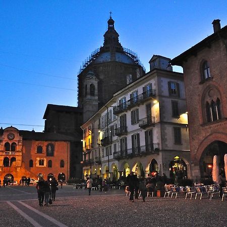 Appartamento Centro Storico Di Pavia Buitenkant foto